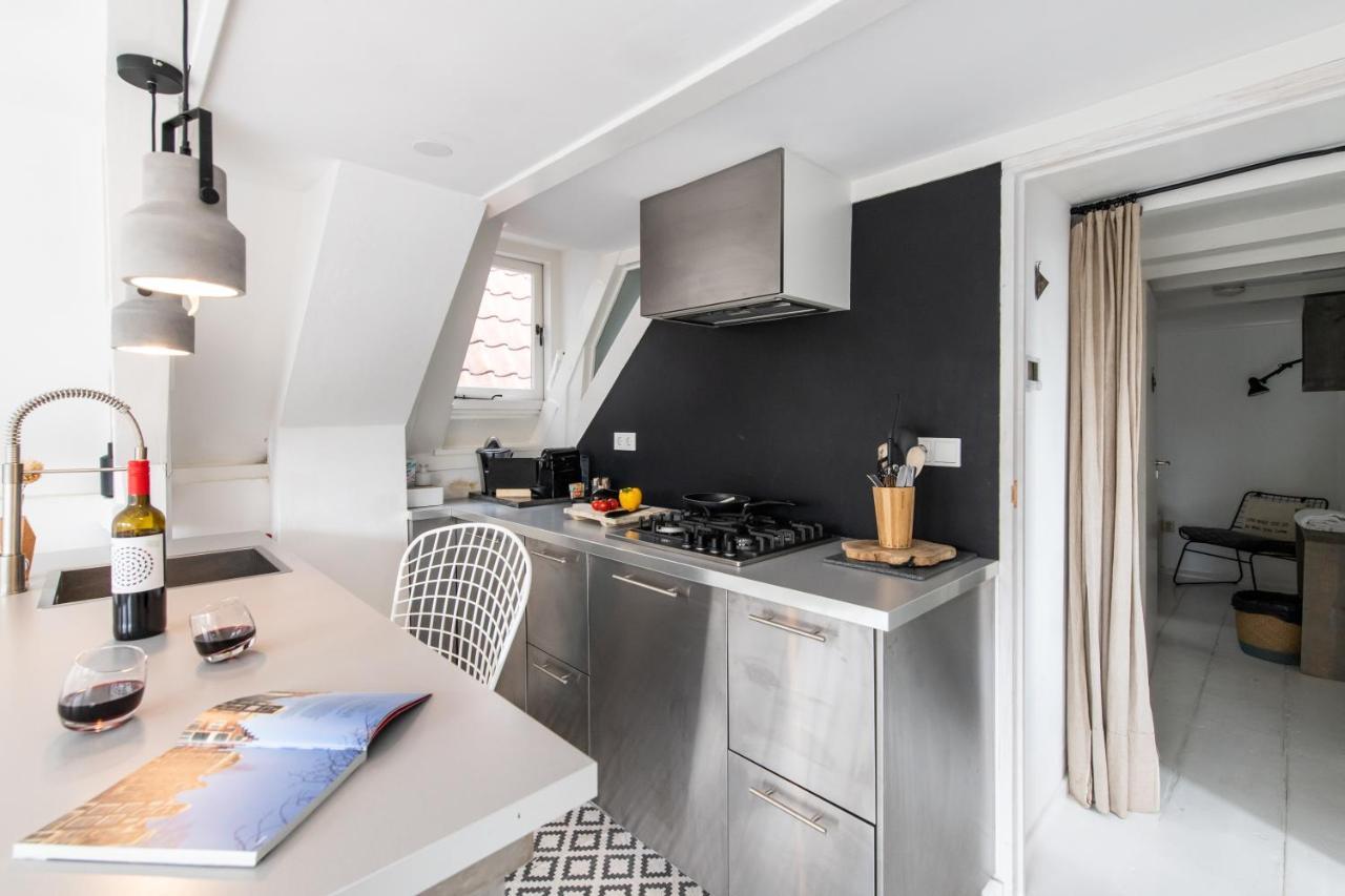 Two Bedroom Apartment In Historic Canalhouse From 1618 - City Centre Amsterdam Bagian luar foto