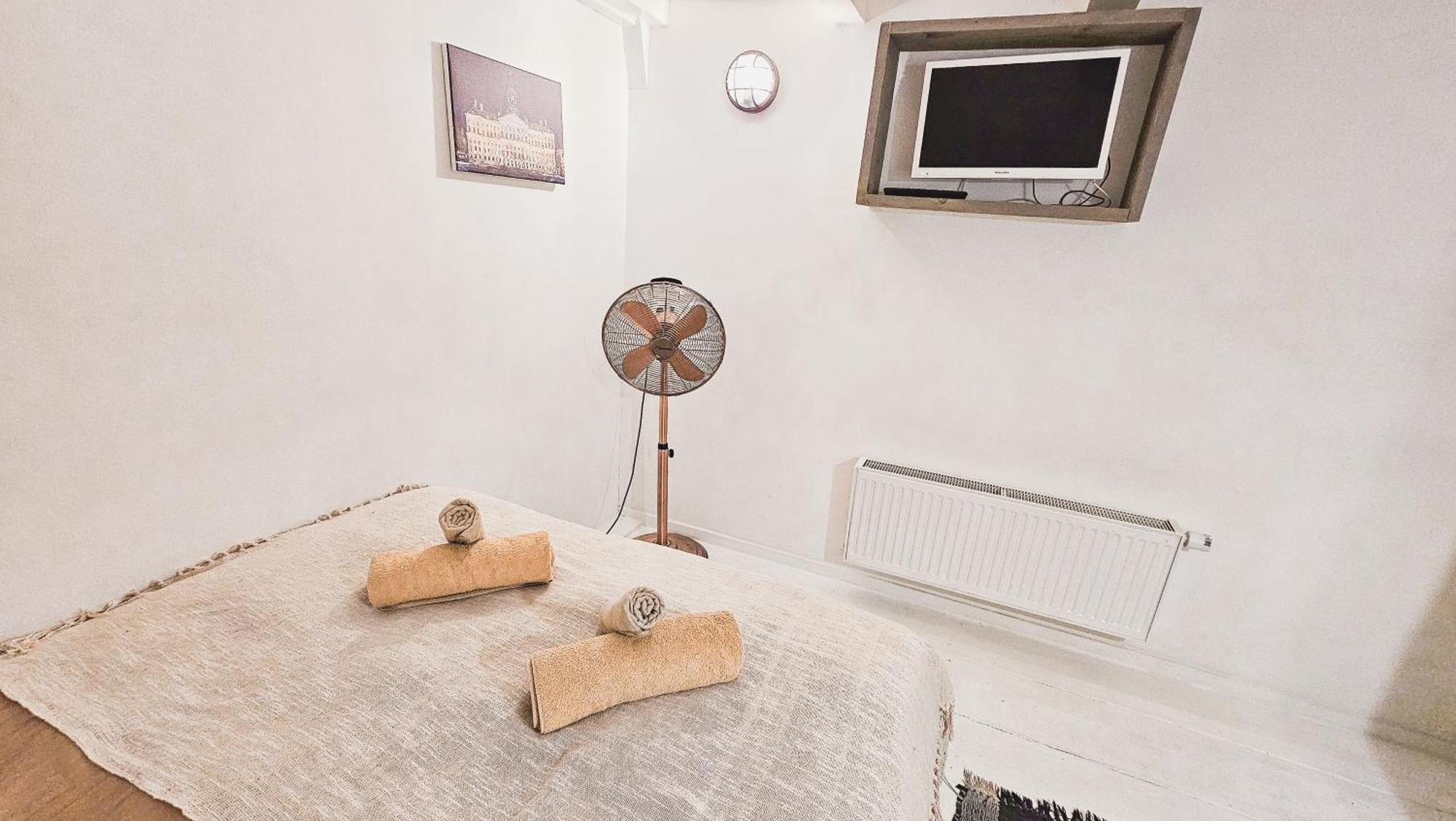 Two Bedroom Apartment In Historic Canalhouse From 1618 - City Centre Amsterdam Bagian luar foto