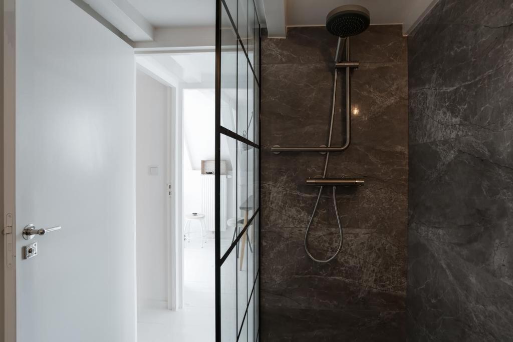 Two Bedroom Apartment In Historic Canalhouse From 1618 - City Centre Amsterdam Bagian luar foto